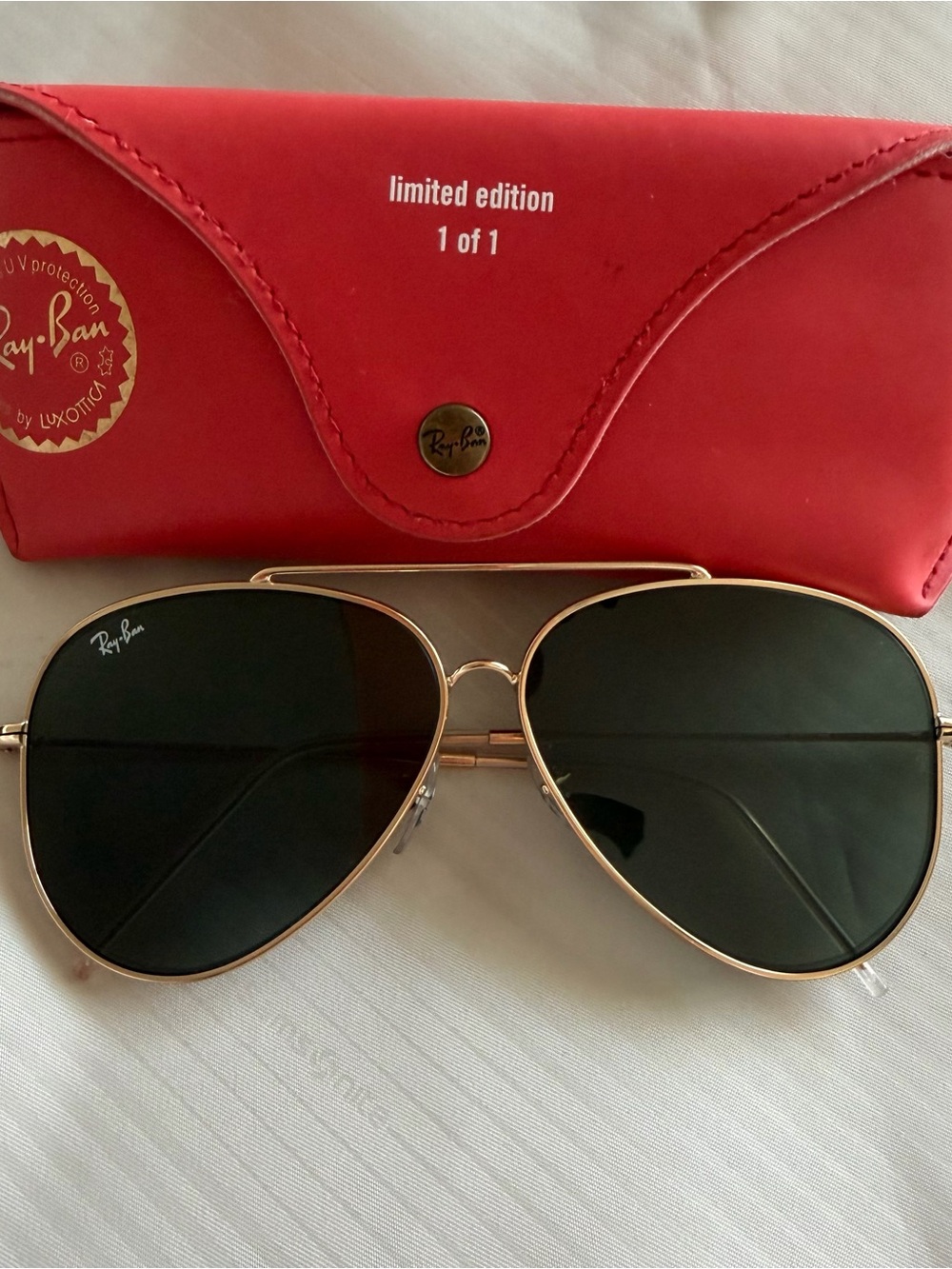 Ray-Ban Gold Frame Aviator Sunglasses with Black Lenses and Red Case